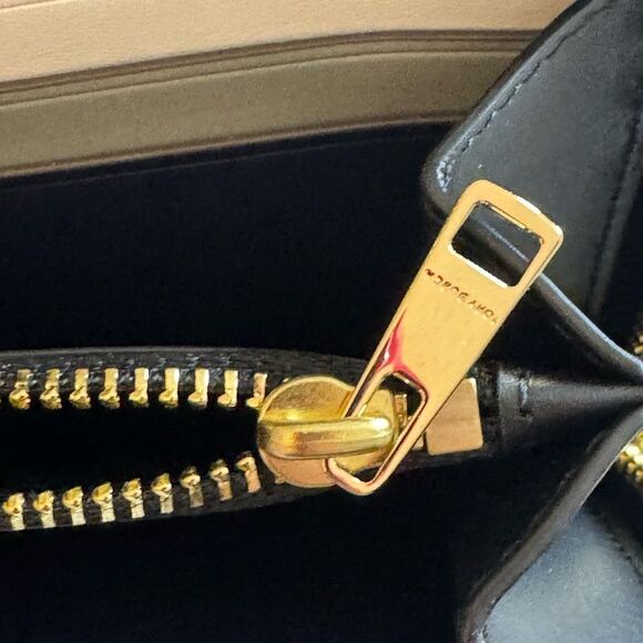 TORY BURCH Robinson Pebble Zip Continental Wallet leather Wristlet Black New - Picture 14 of 15